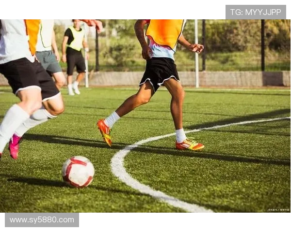 足球球星训练秘诀揭秘提升技术与体能的科学方法与实践技巧